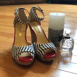 Woman’s Unisa Striped Wegdes size 7.5